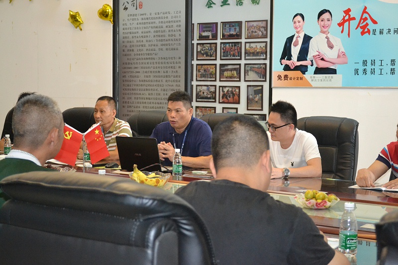 黄日荣董事长就医用面料展开深入的介绍